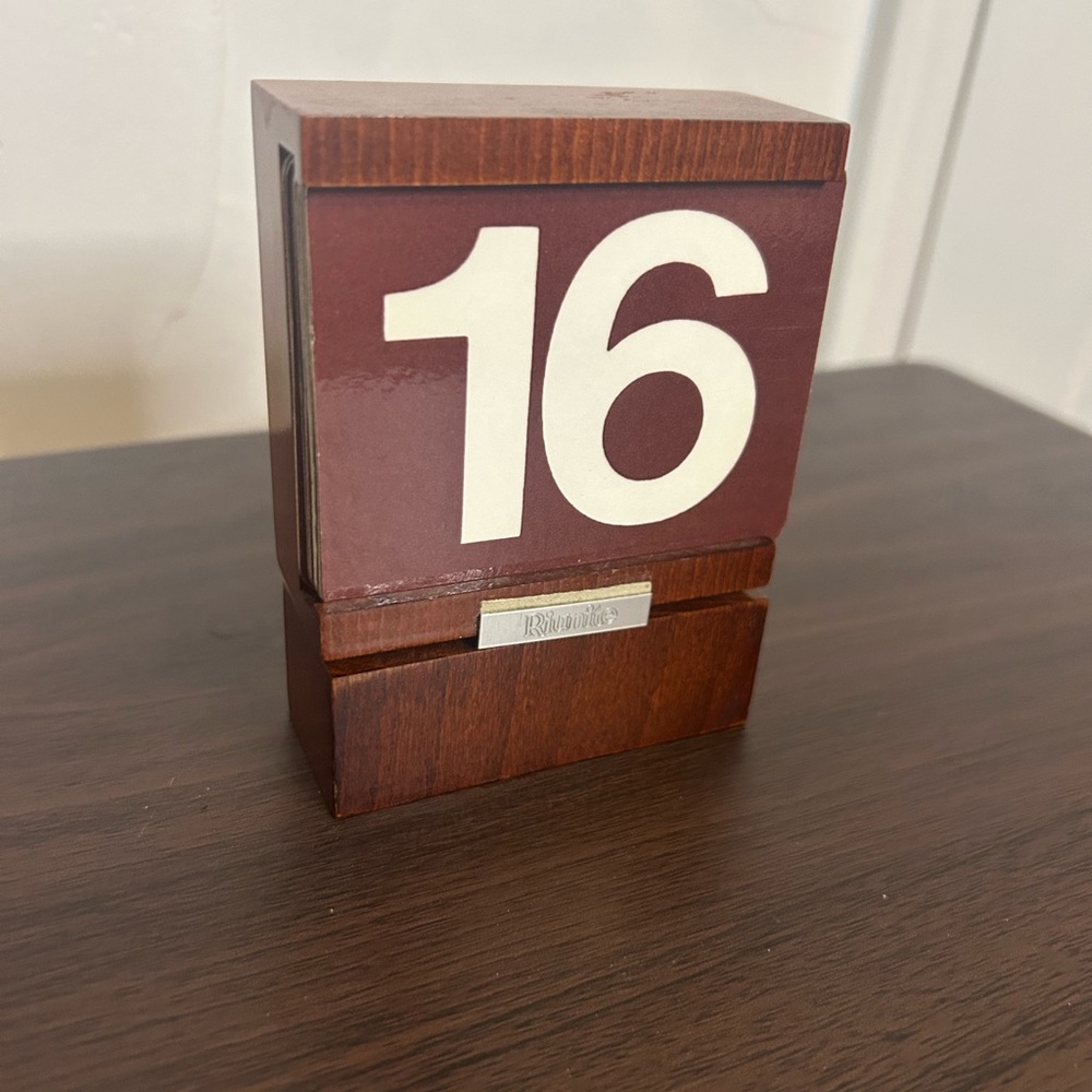 Vintage Riunite perpetual desk calendar